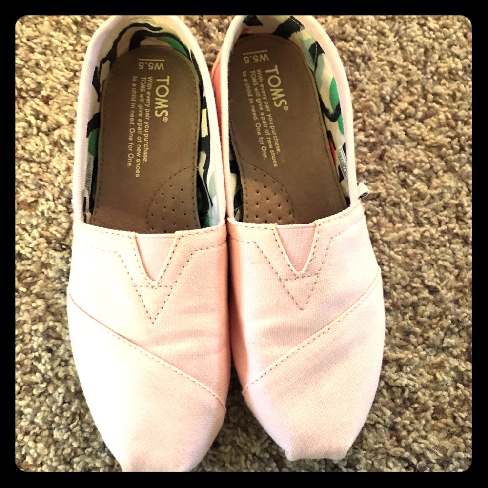 Toms barely worn